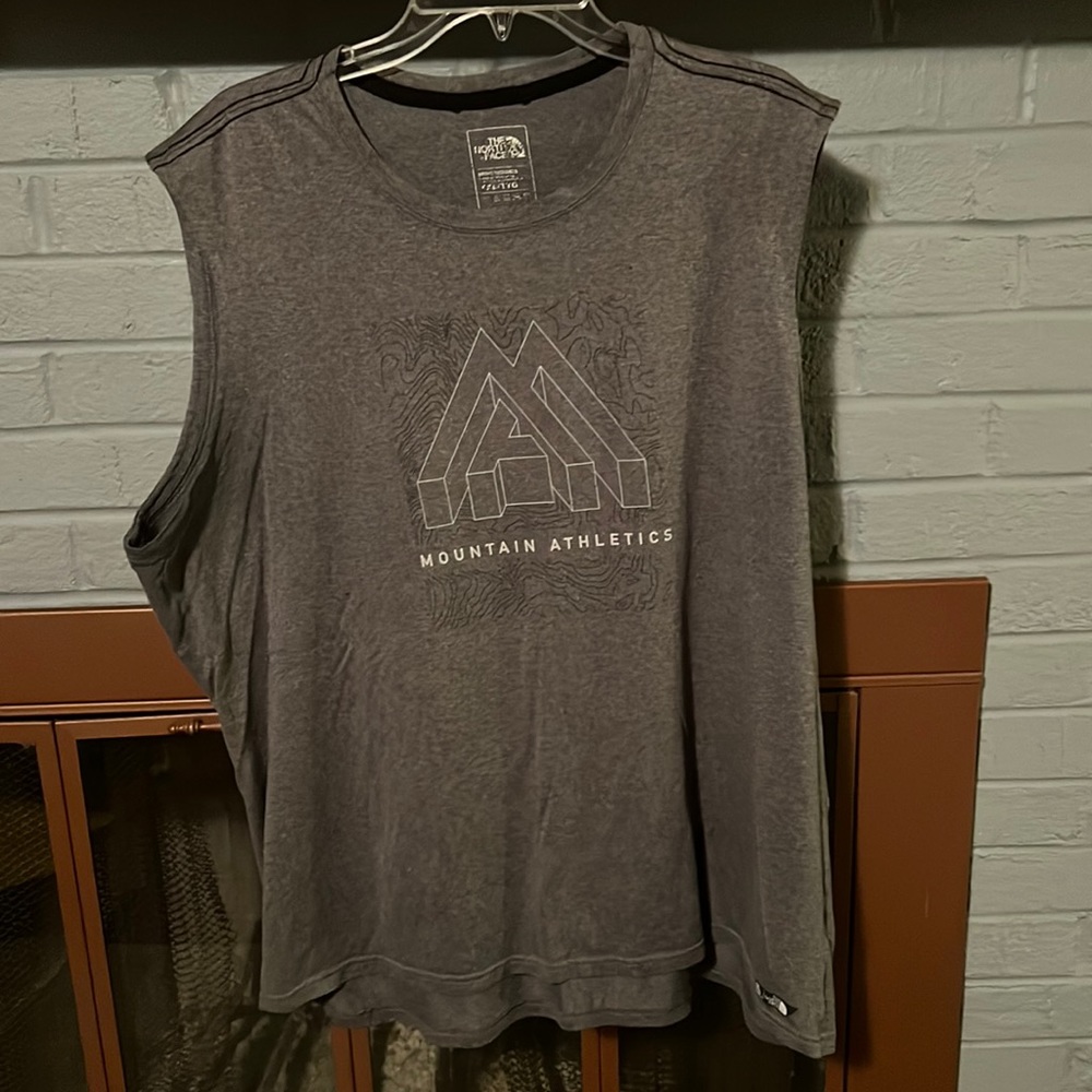 North face dry fit sleeveless workout shirt